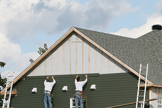 Professional Siding technician working in Libertyville, IL